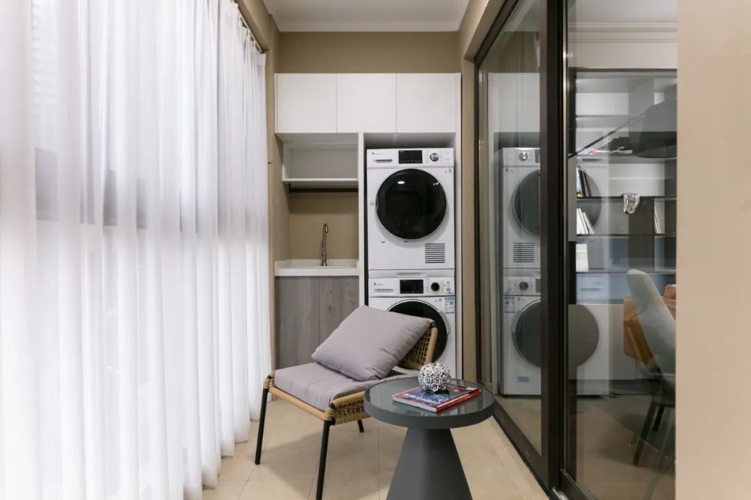 三口之家丨客餐廳一體＋超贊書架墻，滿滿精致感！