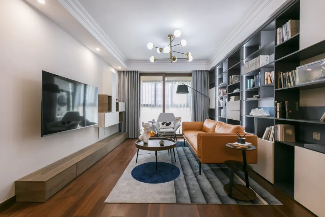 三口之家丨客餐廳一體＋超贊書架墻，滿滿精致感！