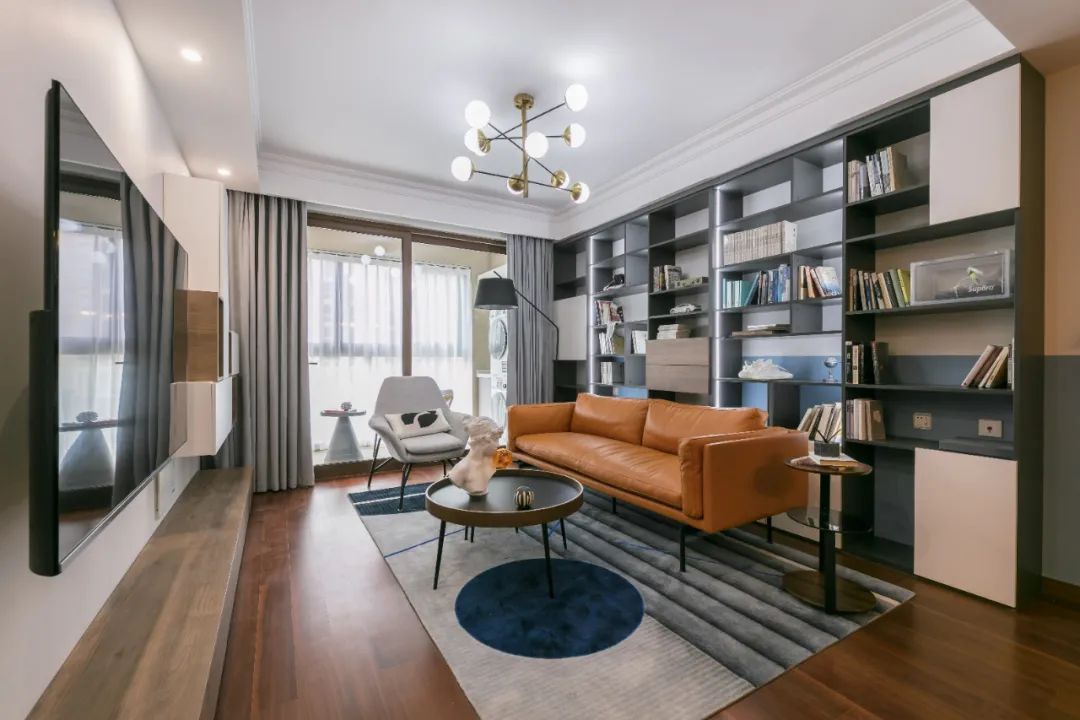 三口之家丨客餐廳一體＋超贊書架墻，滿滿精致感！