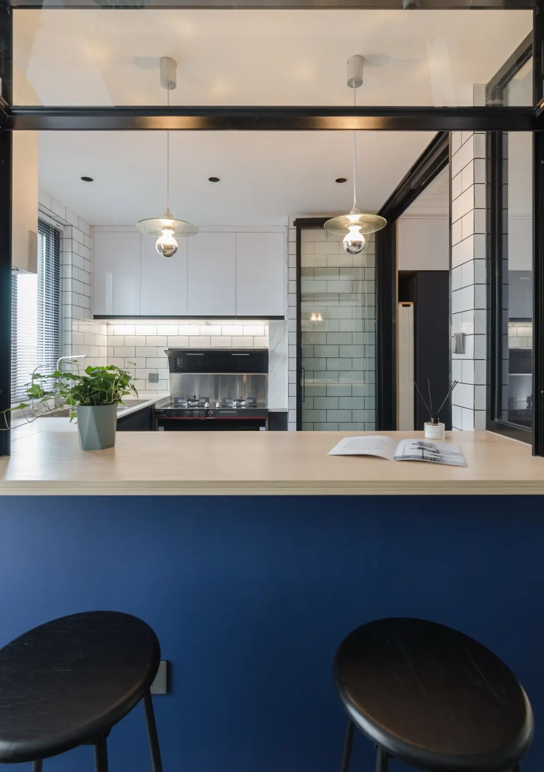 爸媽的晚年宜居宅丨玻璃廚房、吧臺、衣帽間，處處是驚喜