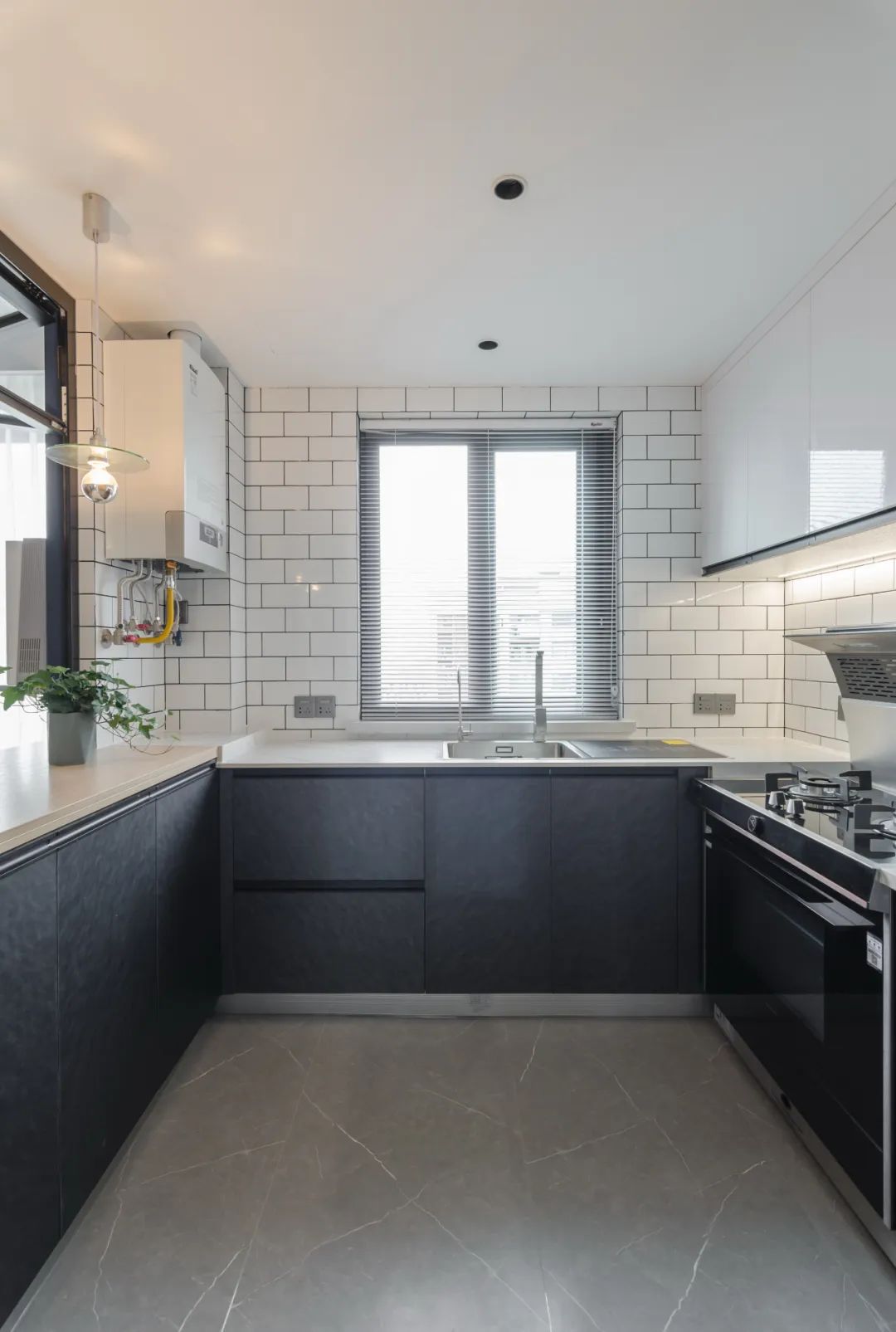 爸媽的晚年宜居宅丨玻璃廚房、吧臺、衣帽間，處處是驚喜