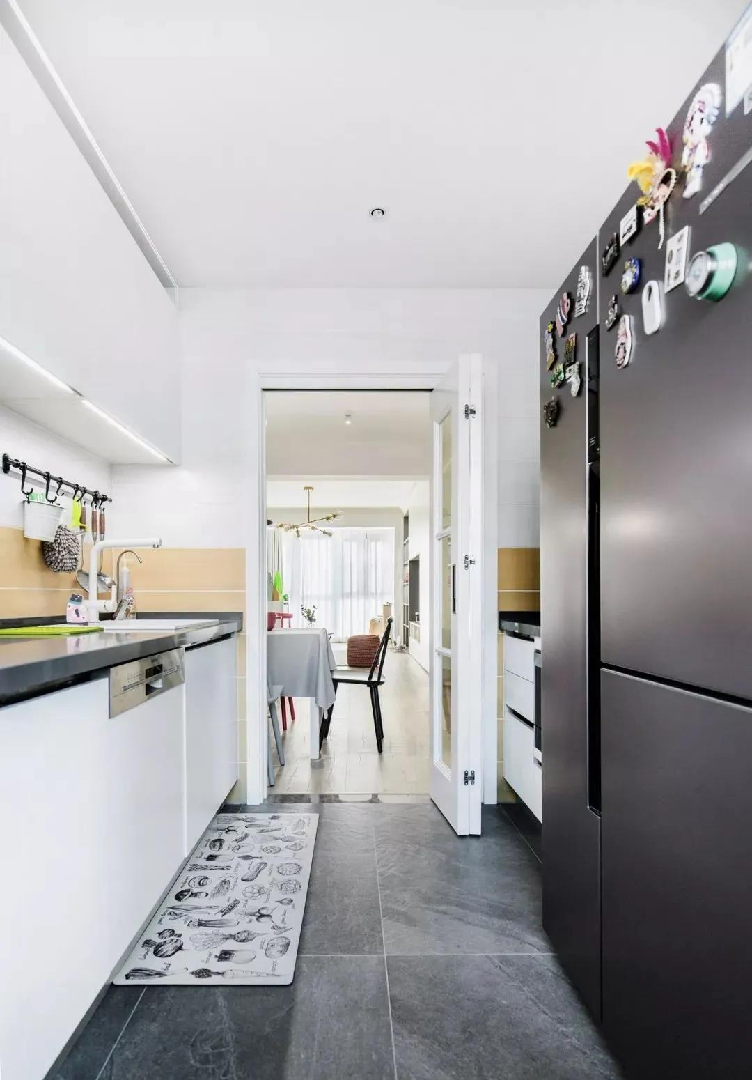 小兩口看婚房，男友嫌棄老破小，裝完后他傻眼了