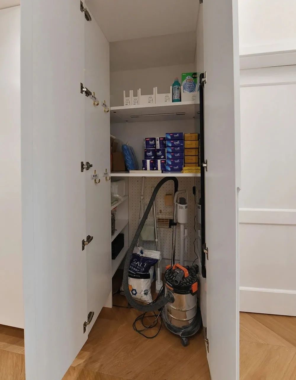 容下一家五口的小兩居，陽臺改成小餐廳，還有超多收納