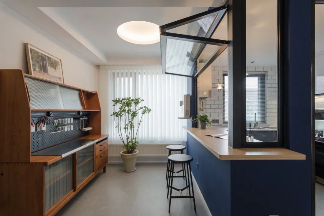 爸媽的晚年宜居宅丨玻璃廚房、吧臺、衣帽間，處處是驚喜