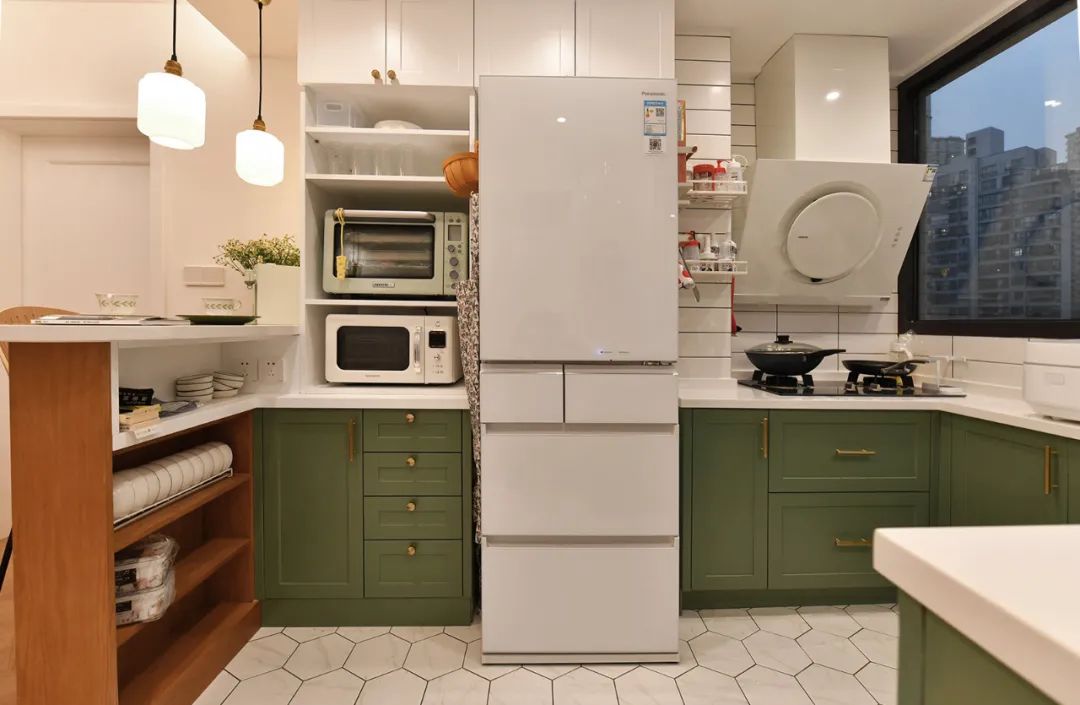 容下一家五口的小兩居,陽臺改成小餐廳,還有超多收納