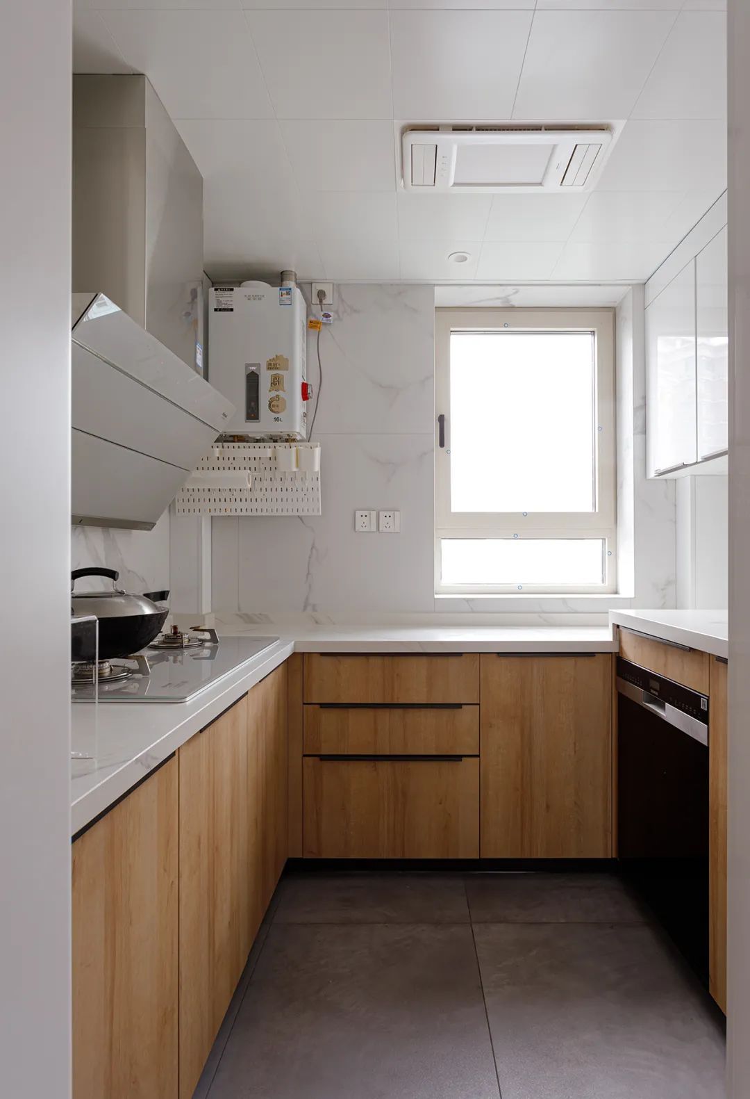 舊房改造教科書丨“角落潮設計”，書房、餐吧全部安排