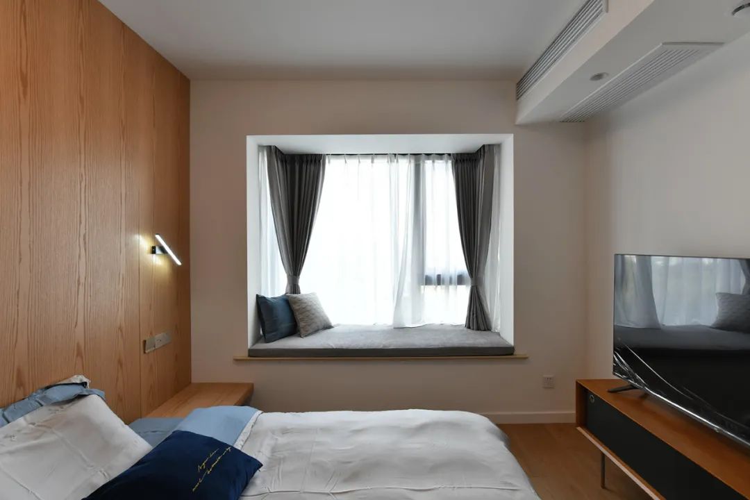 容下一家五口的小兩居，陽臺改成小餐廳，還有超多收納