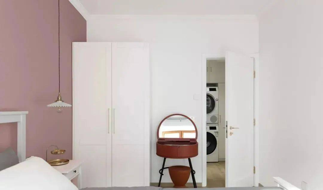 小兩口看婚房，男友嫌棄老破小，裝完后他傻眼了