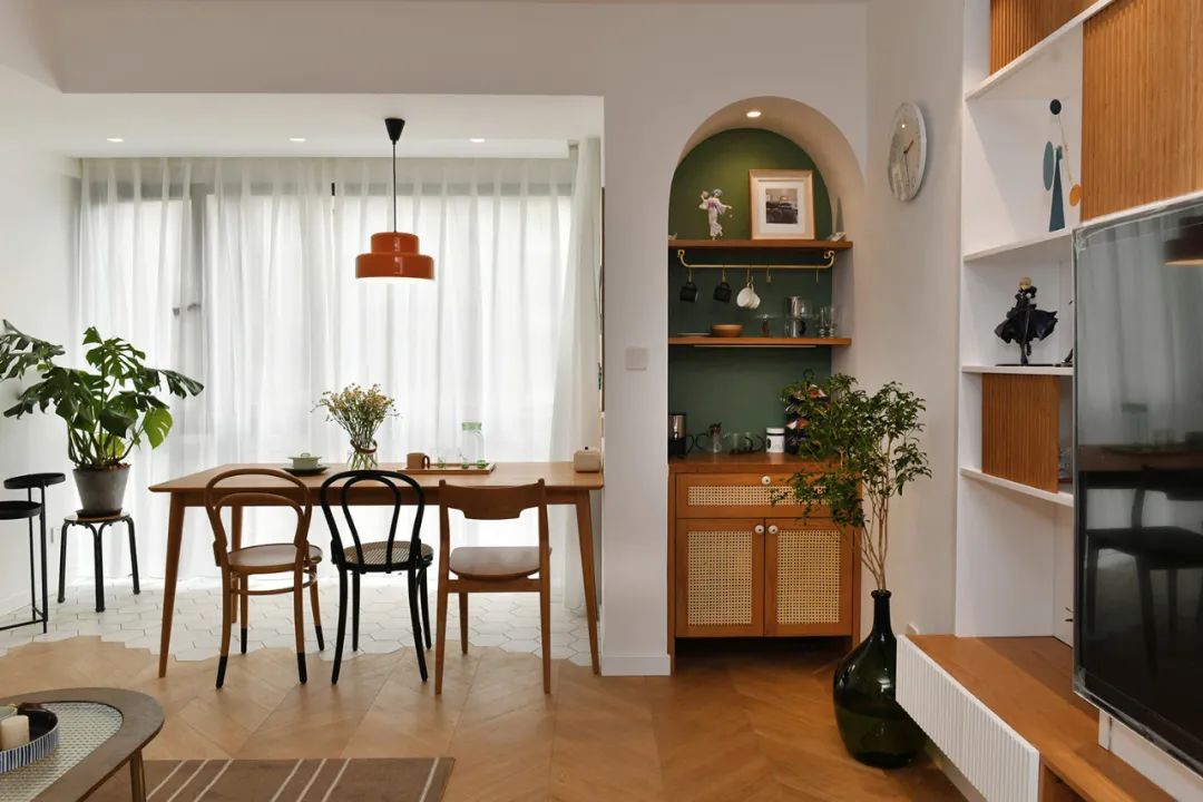 容下一家五口的小兩居，陽臺改成小餐廳，還有超多收納