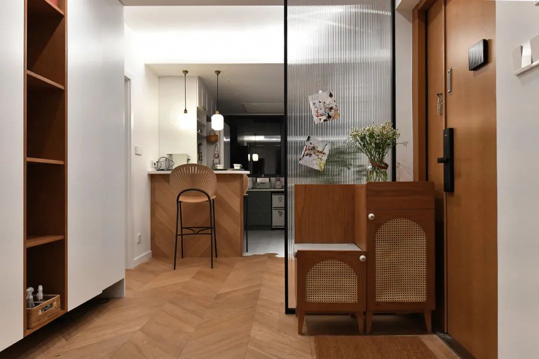 容下一家五口的小兩居，陽臺改成小餐廳，還有超多收納