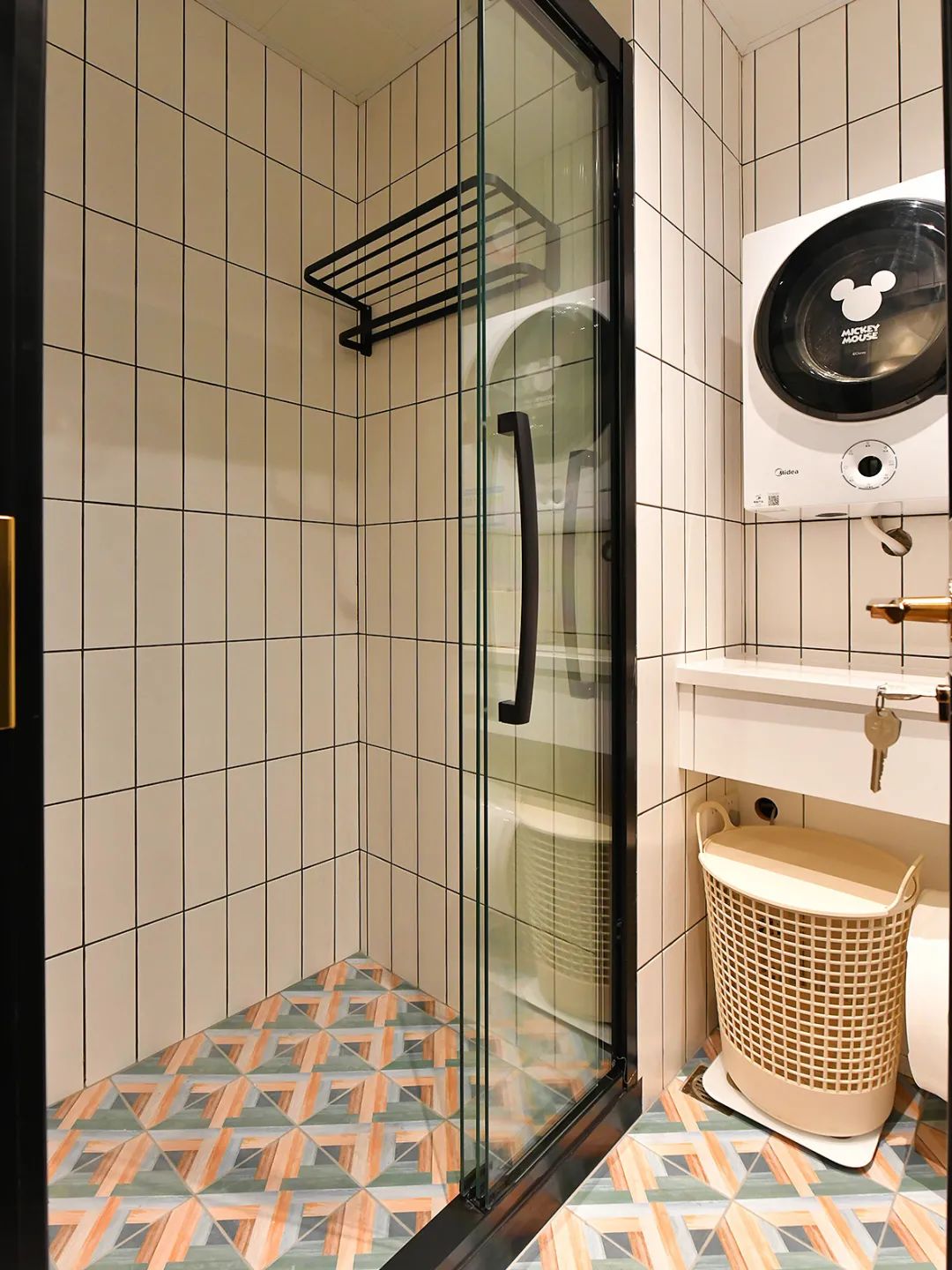 容下一家五口的小兩居,陽臺改成小餐廳,還有超多收納