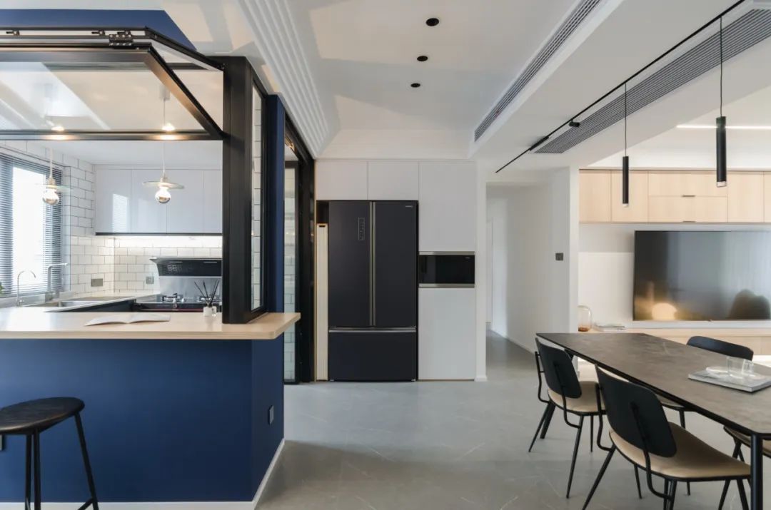 爸媽的晚年宜居宅丨玻璃廚房、吧臺、衣帽間，處處是驚喜