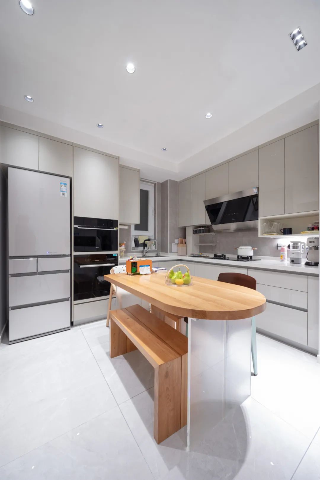 廚衛小又暗？92㎡爆改格局+無主燈設計，3人住舒服又高級！ 