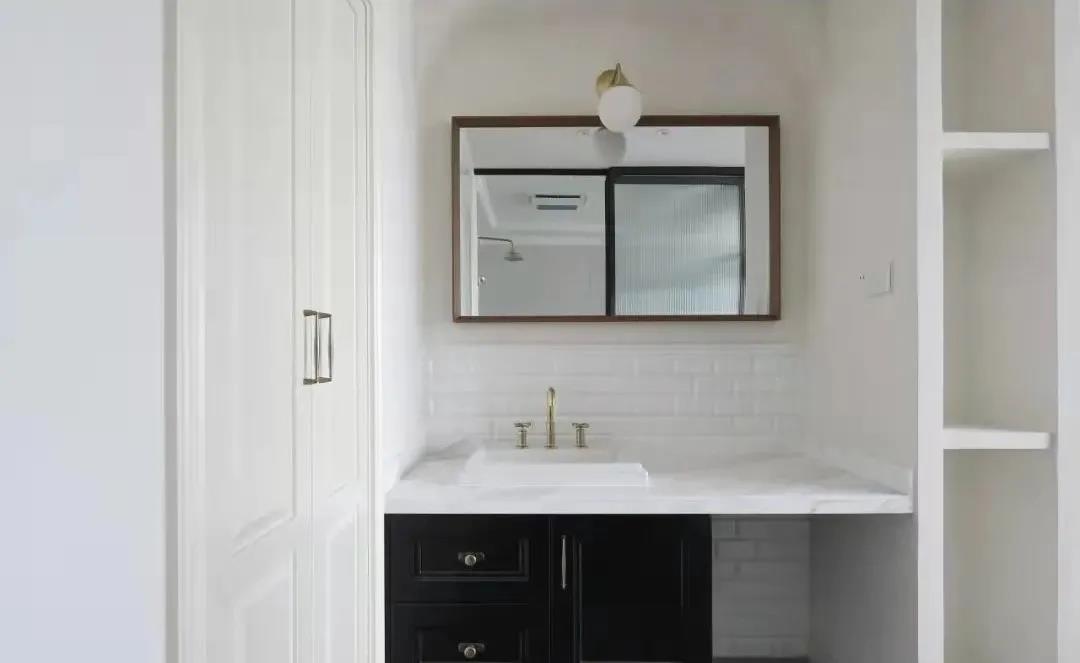 「訪」非傳統客廳＋多功能臥室，職住一體的復古烏托邦 