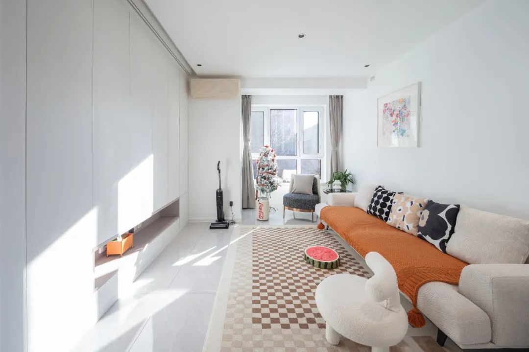 廚衛小又暗？92㎡爆改格局+無主燈設計，3人住舒服又高級！ 