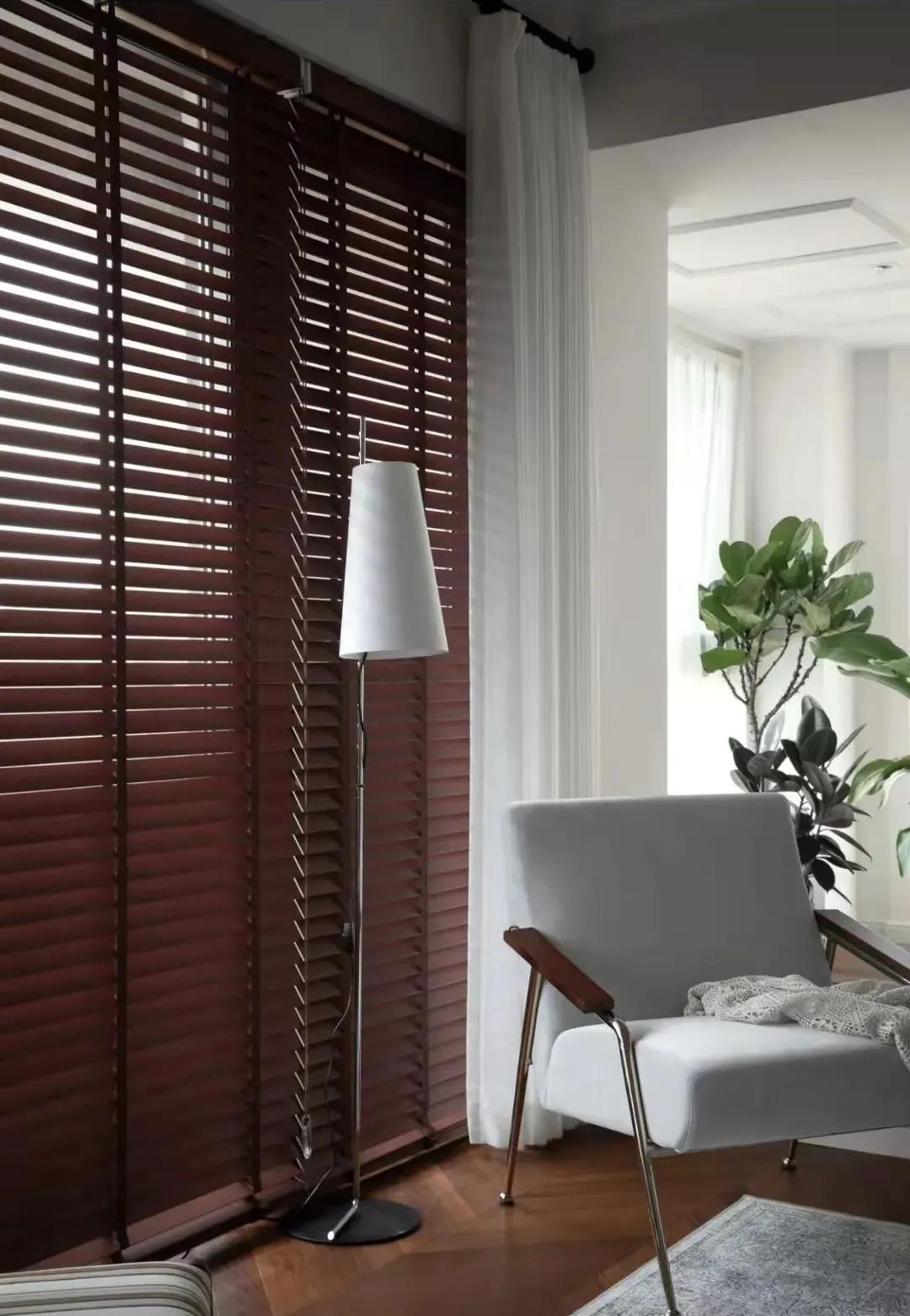 「訪」非傳統客廳＋多功能臥室，職住一體的復古烏托邦 