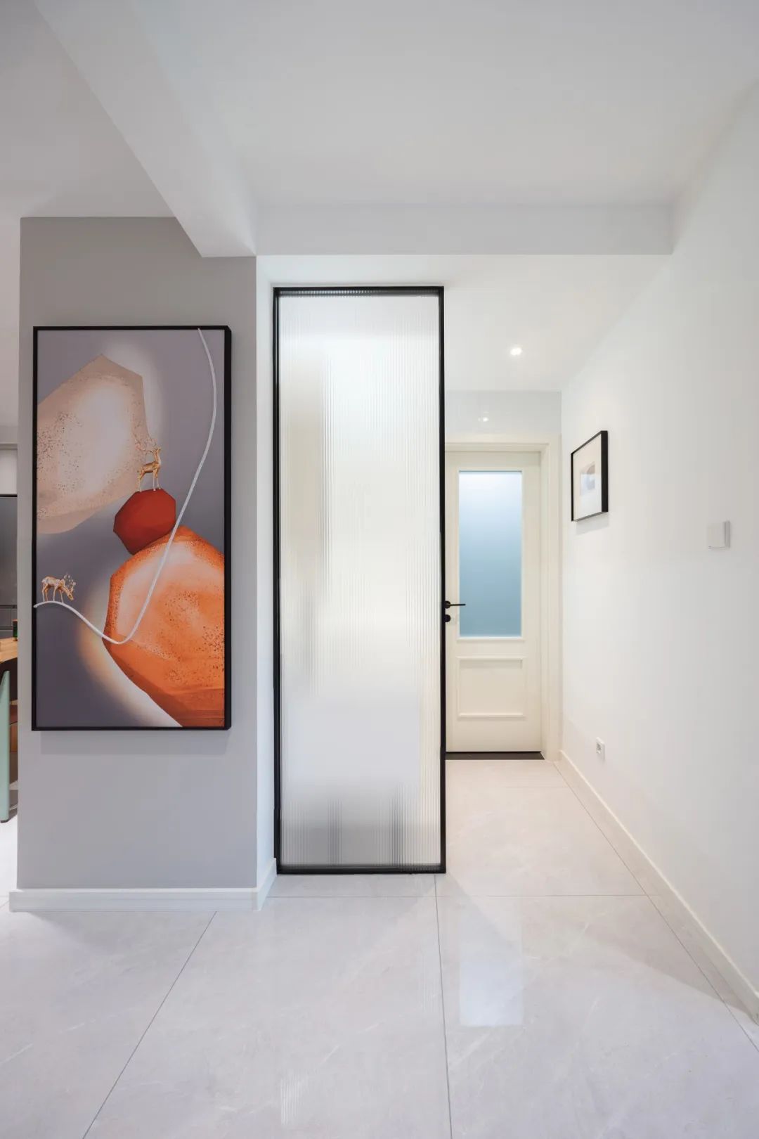 廚衛小又暗？92㎡爆改格局+無主燈設計，3人住舒服又高級！ 