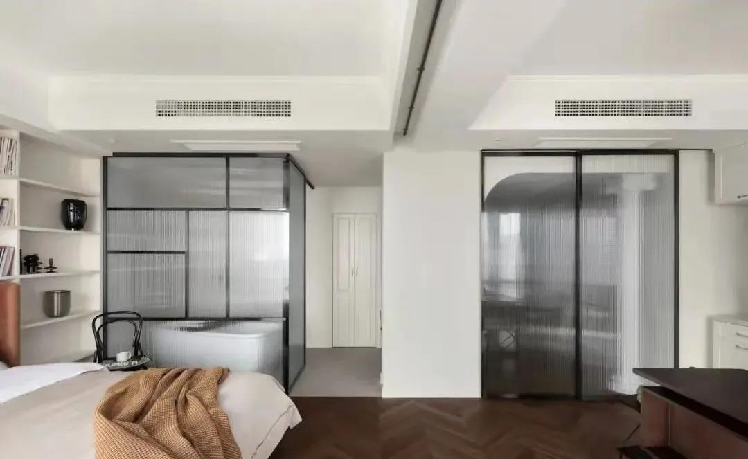 「訪」非傳統客廳＋多功能臥室，職住一體的復古烏托邦 