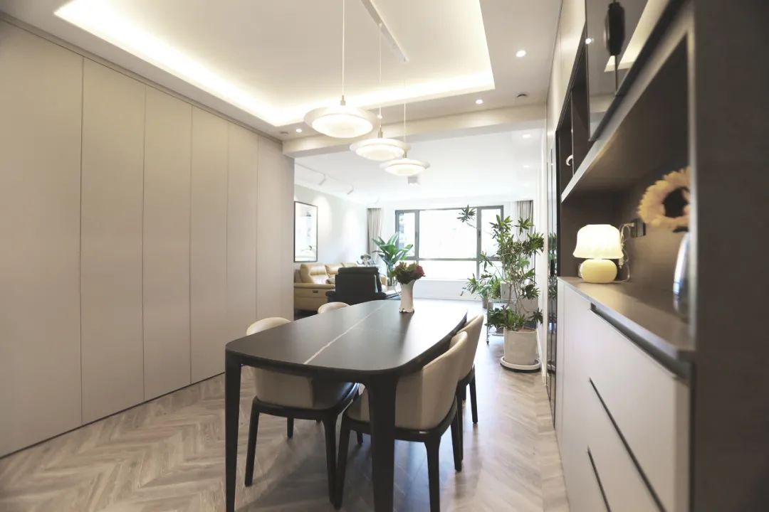 爆改130平大三居，養娃還能空無一物？無中生有衣帽間救了我！ 