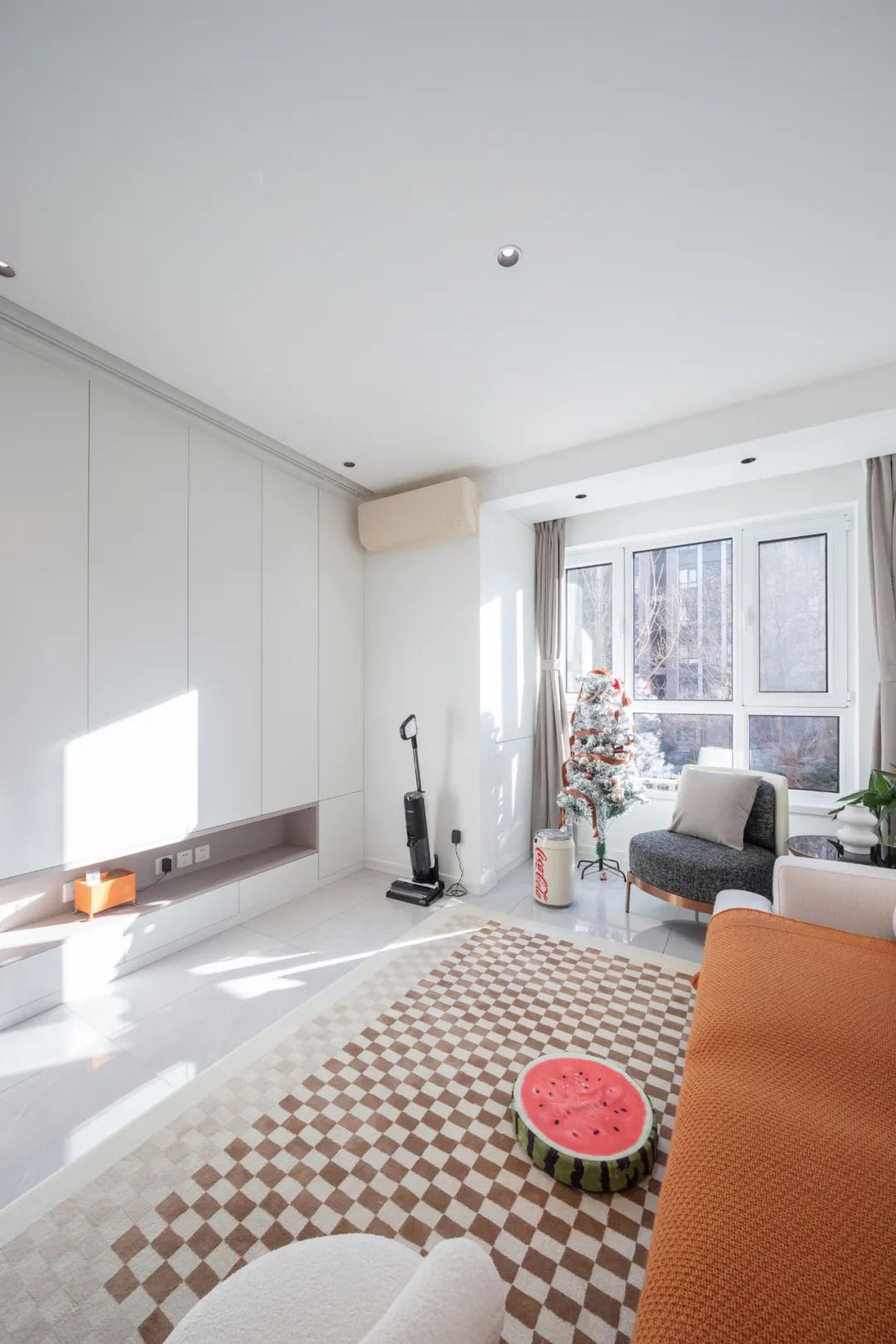 廚衛小又暗？92㎡爆改格局+無主燈設計，3人住舒服又高級！ 