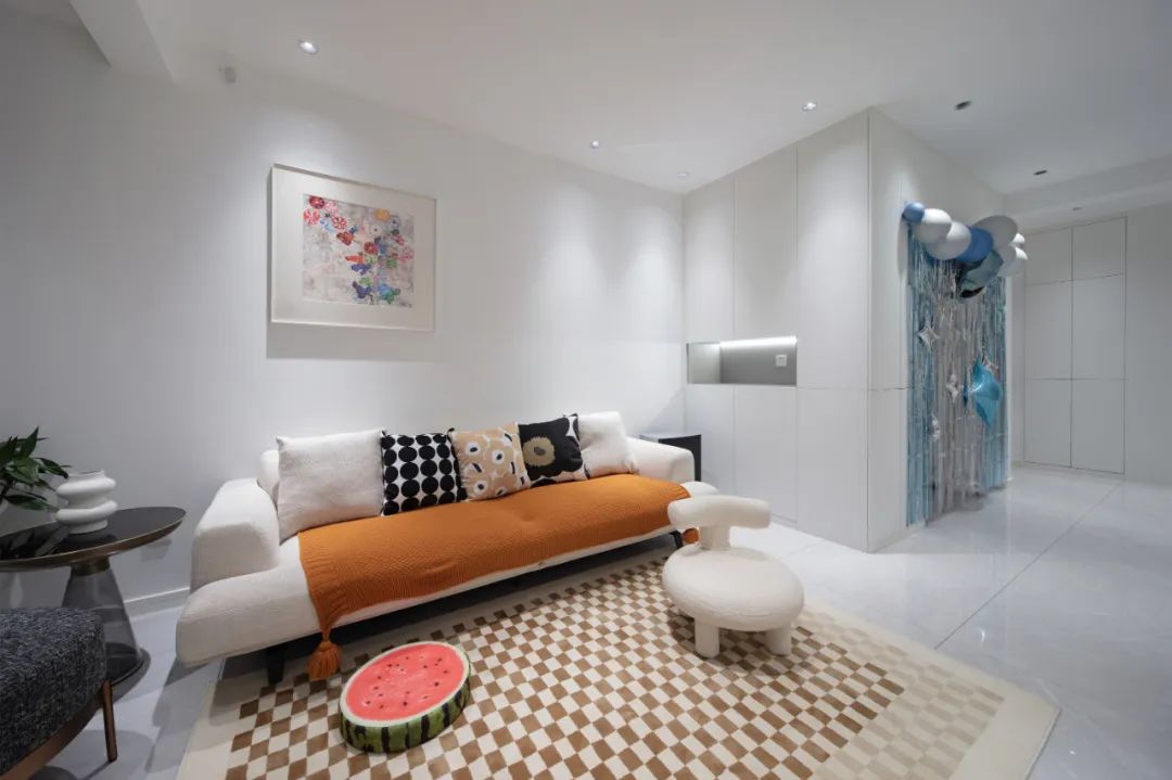 廚衛小又暗？92㎡爆改格局+無主燈設計，3人住舒服又高級！ 