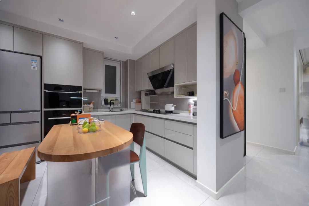 廚衛小又暗？92㎡爆改格局+無主燈設計，3人住舒服又高級！ 