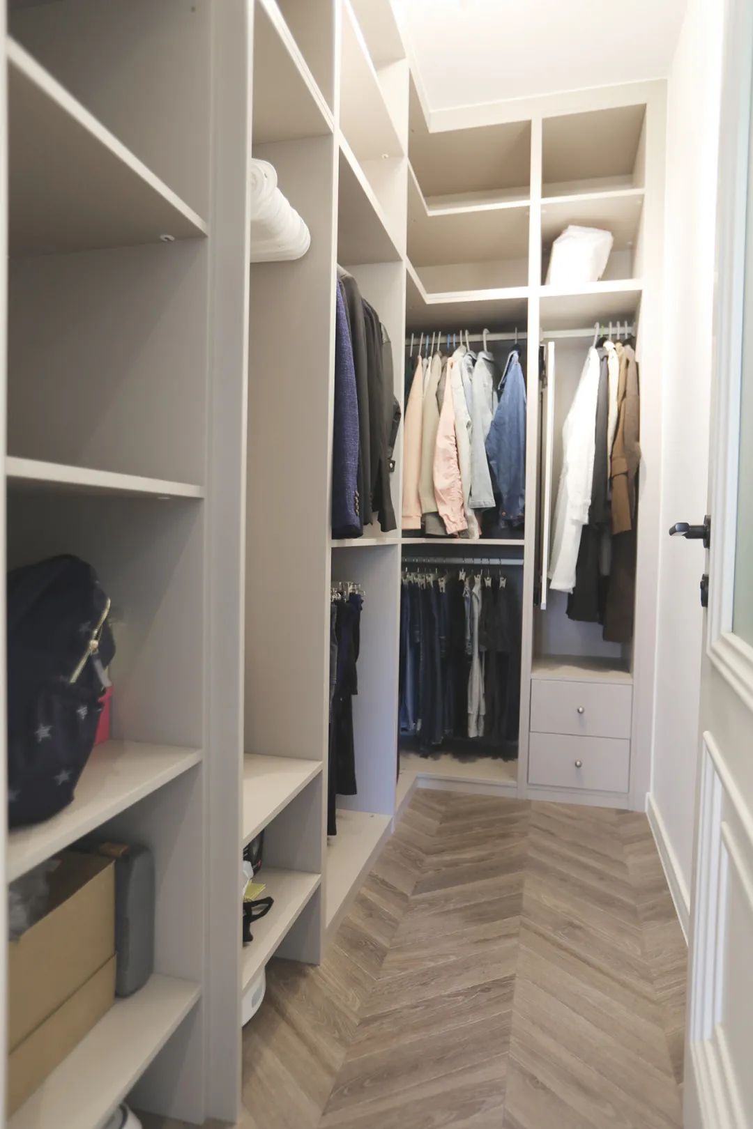 爆改130平大三居，養娃還能空無一物？無中生有衣帽間救了我！ 