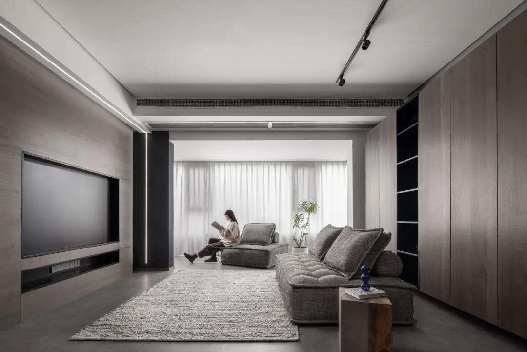 咖啡店老板巧改毛坯房“高級灰雕塑風(fēng)”邊藝術(shù)邊生活