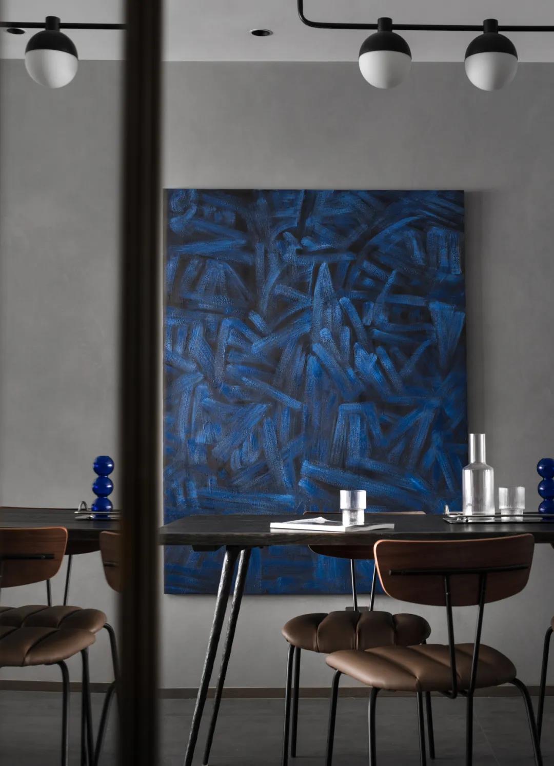 咖啡店老板巧改毛坯房“高級灰雕塑風(fēng)”邊藝術(shù)邊生活