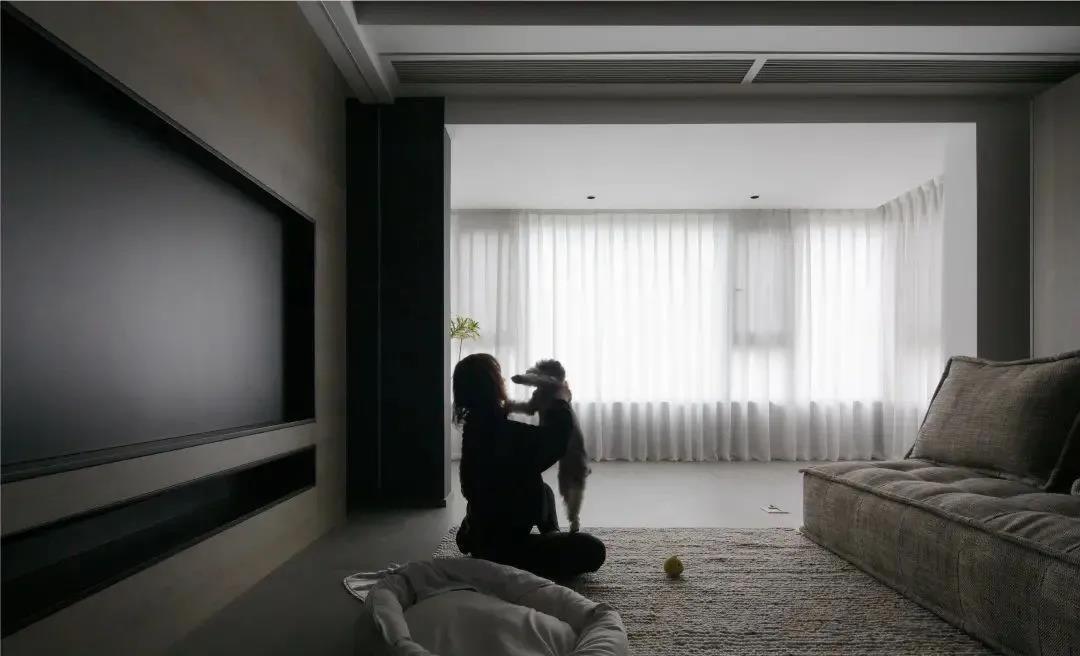 咖啡店老板巧改毛坯房“高級灰雕塑風(fēng)”邊藝術(shù)邊生活