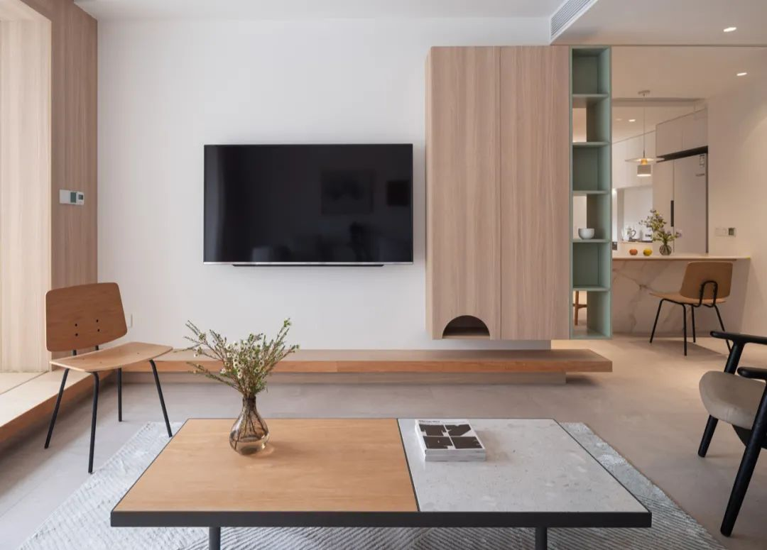 小戶型潮設(shè)計(jì)丨客廳陽臺(tái)榻榻米、創(chuàng)意壁龕“房中房”	