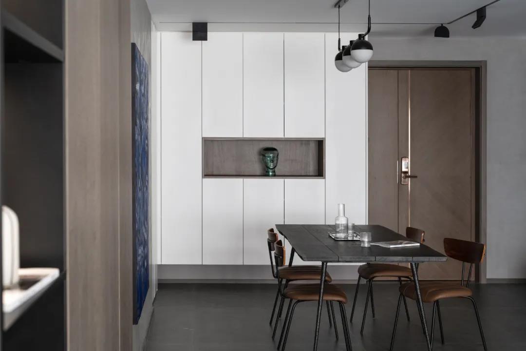 咖啡店老板巧改毛坯房“高級灰雕塑風(fēng)”邊藝術(shù)邊生活