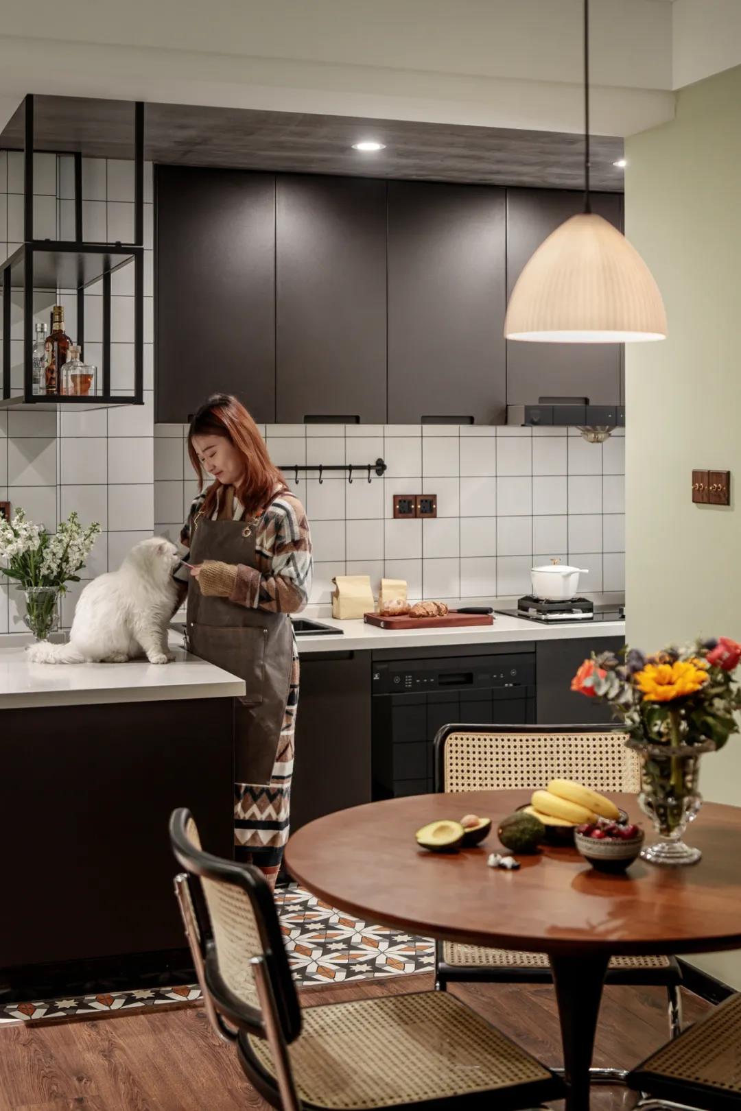 80㎡復(fù)古風(fēng)丨一人一寵一世界，解鎖獨(dú)居生活的Freedom