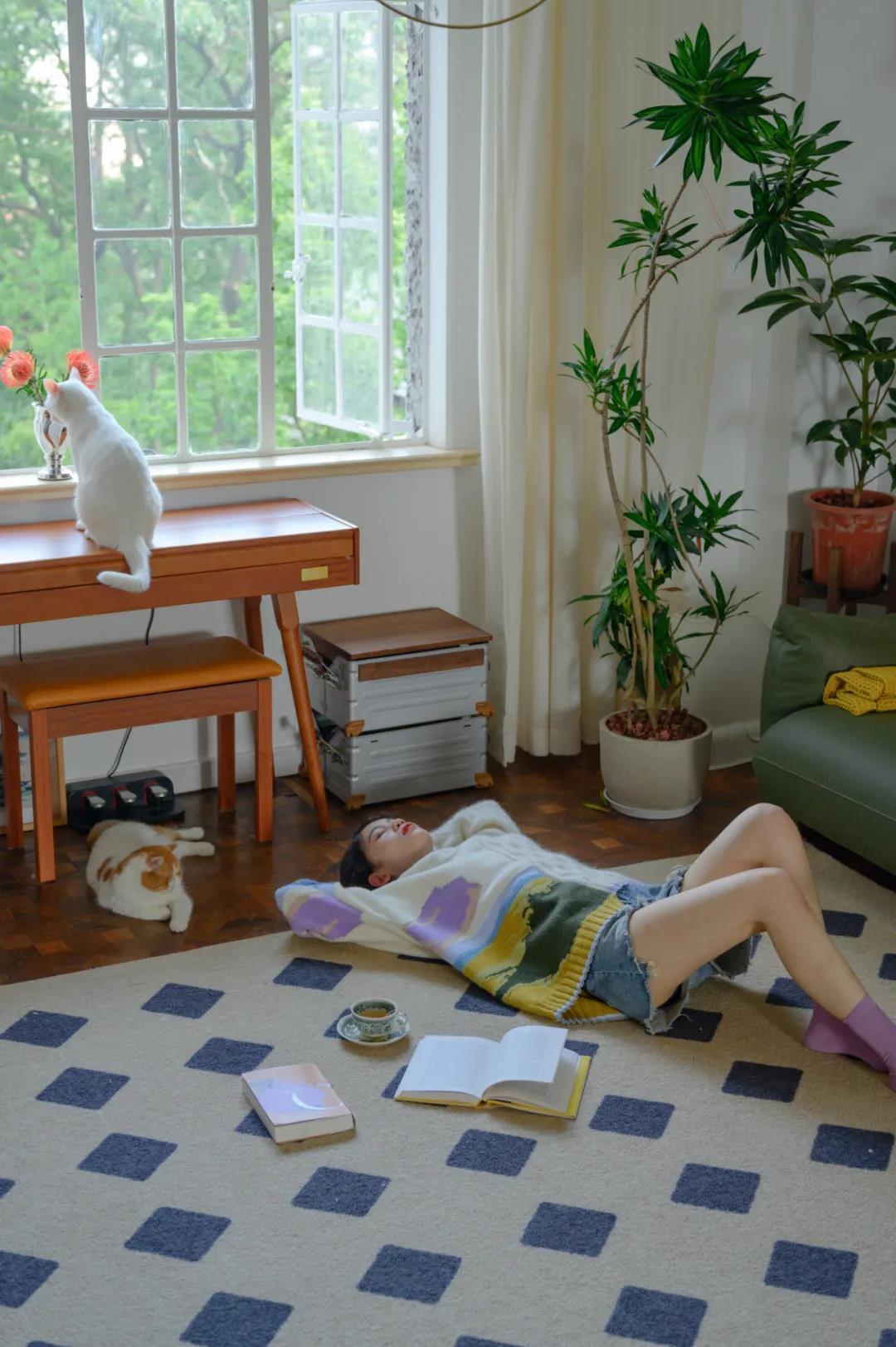 這屆情侶有多會住？格子門窗日光浴，隨性又自由	