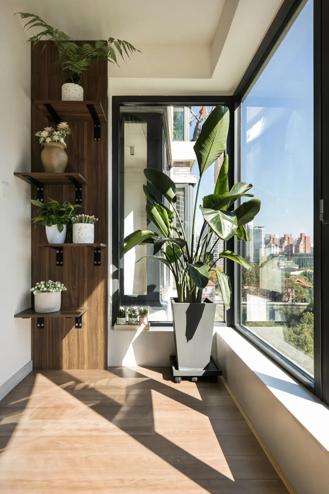 客廳打造攀巖墻、主臥隔出衣帽間，這家舊房超會改	