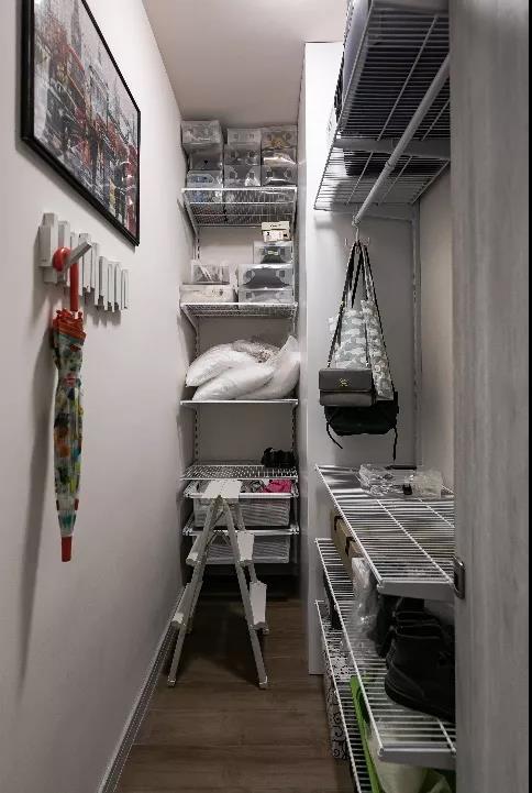 客廳打造攀巖墻、主臥隔出衣帽間，這家舊房超會改	