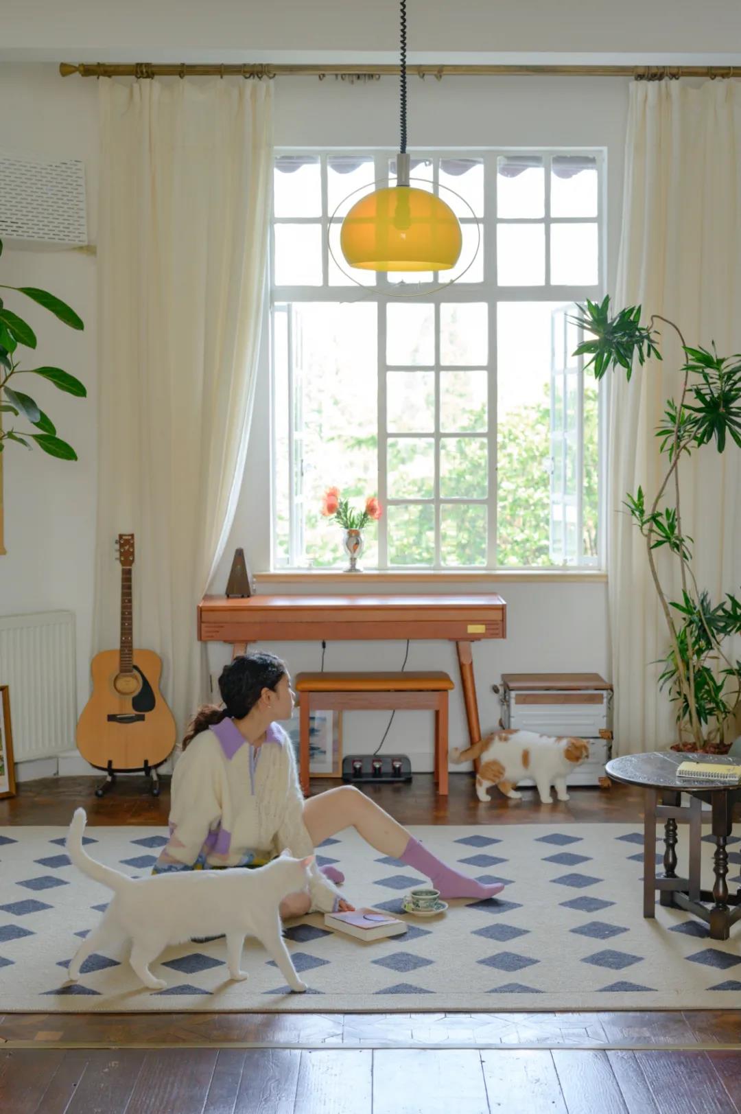 這屆情侶有多會住？格子門窗日光浴，隨性又自由	