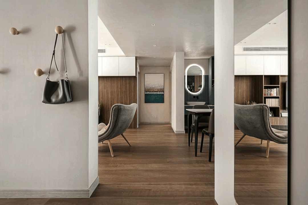 客廳打造攀巖墻、主臥隔出衣帽間，這家舊房超會改	