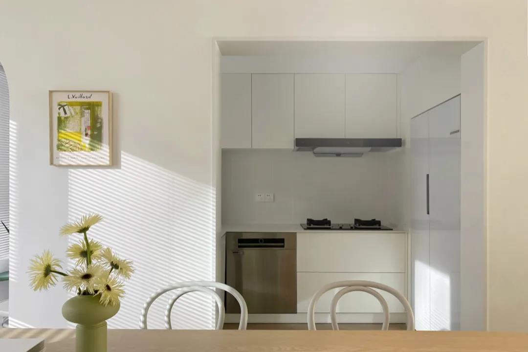 創(chuàng)業(yè)夫妻窮裝修，拱形門+奶油風(fēng)，入住10年不過時(shí)	