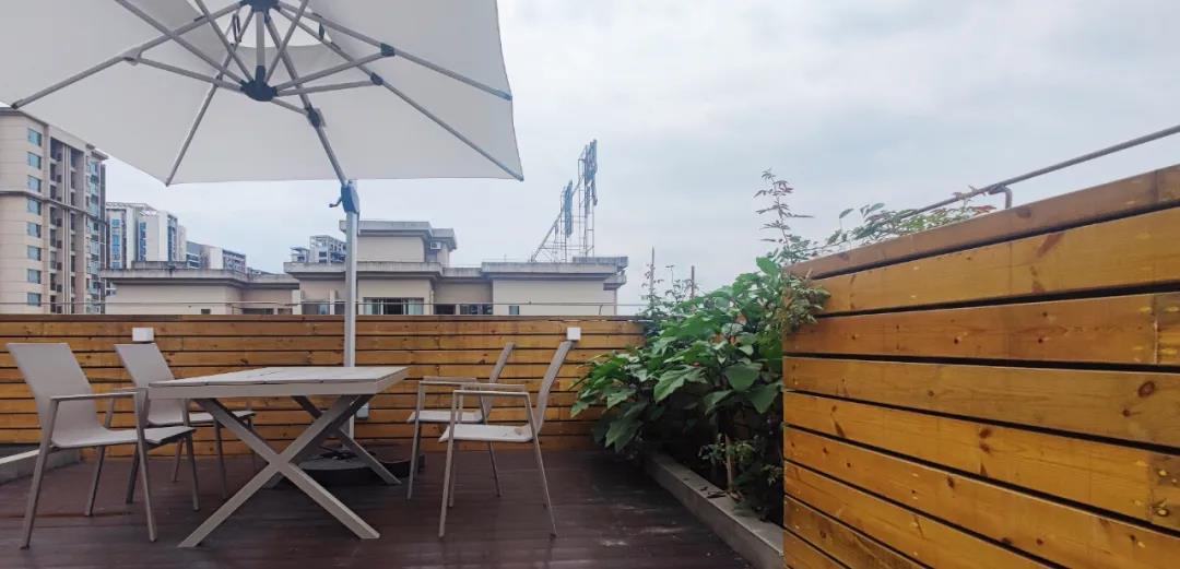 獨(dú)立套間、休閑書吧、頂樓陽臺(tái)，這個(gè)復(fù)式房超全能！