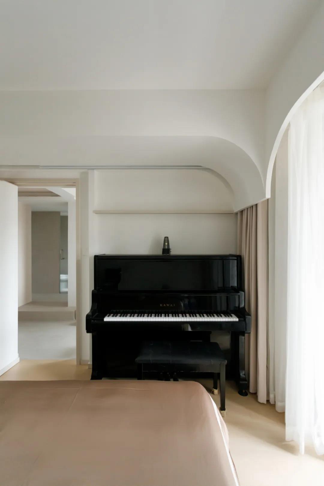 她家小復式把壁龕玩明白了，樓梯也能收納力滿分！	