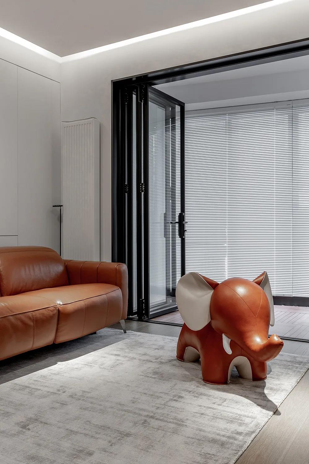 她家兒童房上床下桌+黑板墻，書房更有“小木屋”~