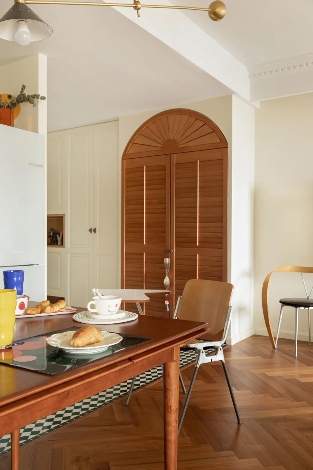 時髦精家裝日記丨“國潮”朱砂色臥室美出圈~	