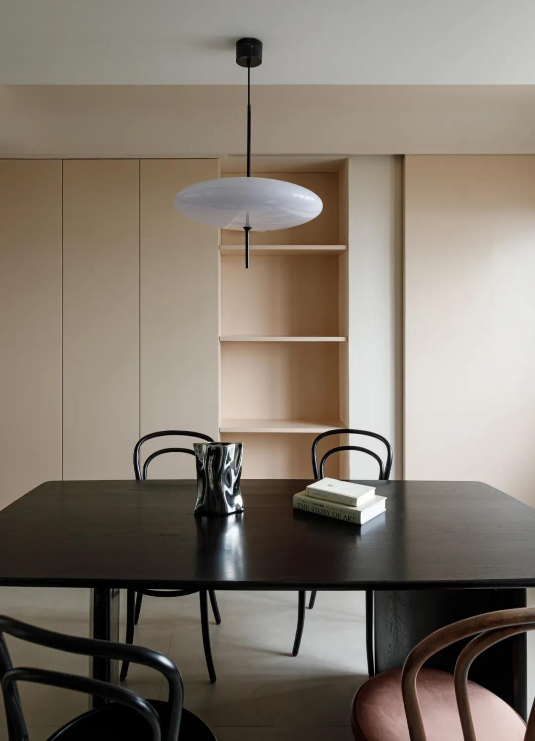 她家小復式把壁龕玩明白了，樓梯也能收納力滿分！	