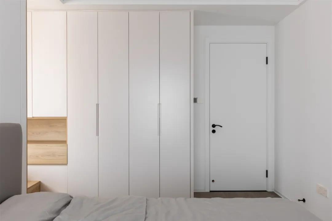 高級感大平層：飄窗別打通了！他家神奇改造多一室