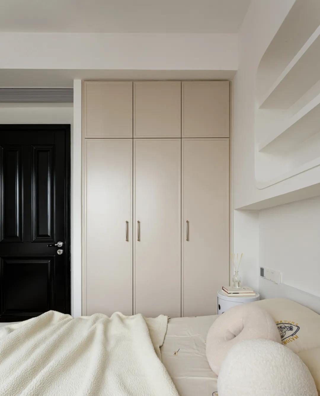 她家小復式把壁龕玩明白了，樓梯也能收納力滿分！	