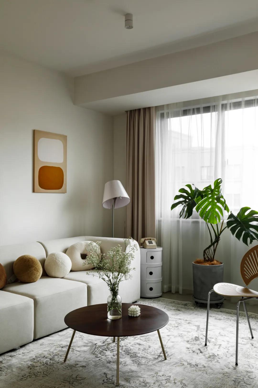 她家小復式把壁龕玩明白了，樓梯也能收納力滿分！	