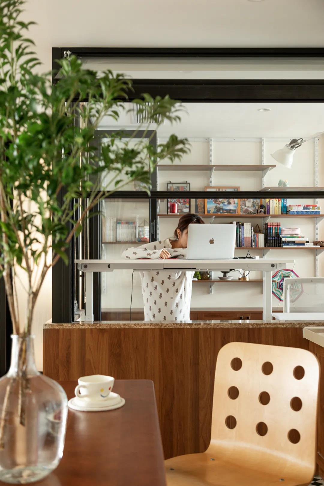 時髦精家裝日記丨“國潮”朱砂色臥室美出圈~	