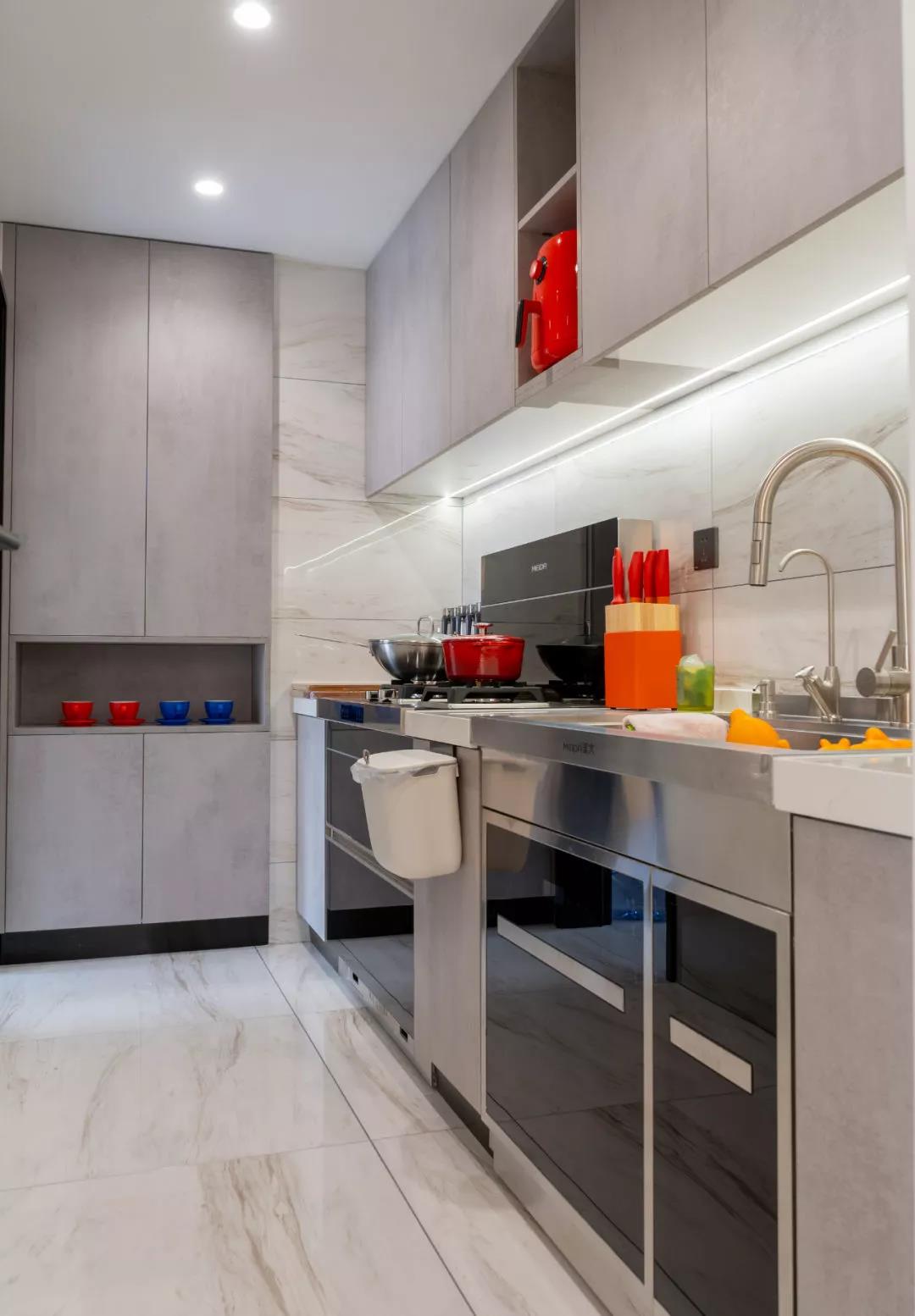 好設計丨昏暗的95㎡老房，竟改成「奶茶色」清新Home~