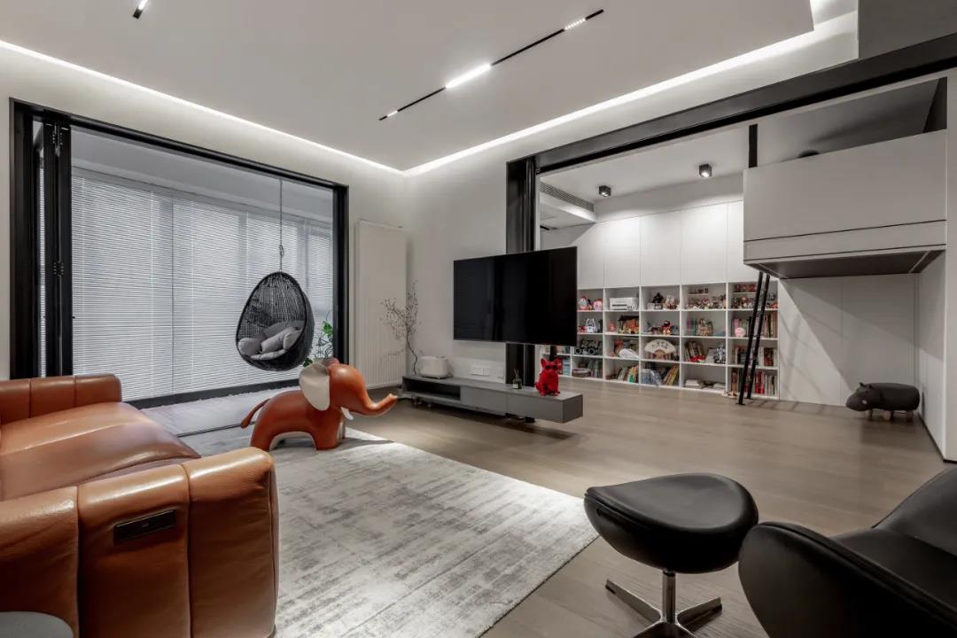 她家兒童房上床下桌+黑板墻，書房更有“小木屋”~